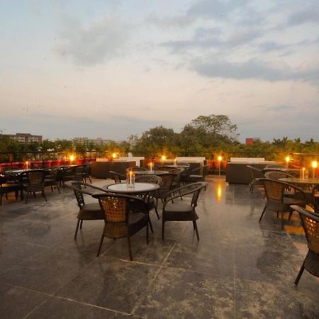 Hotel Jullundur 18 Chandīgarh エクステリア 写真